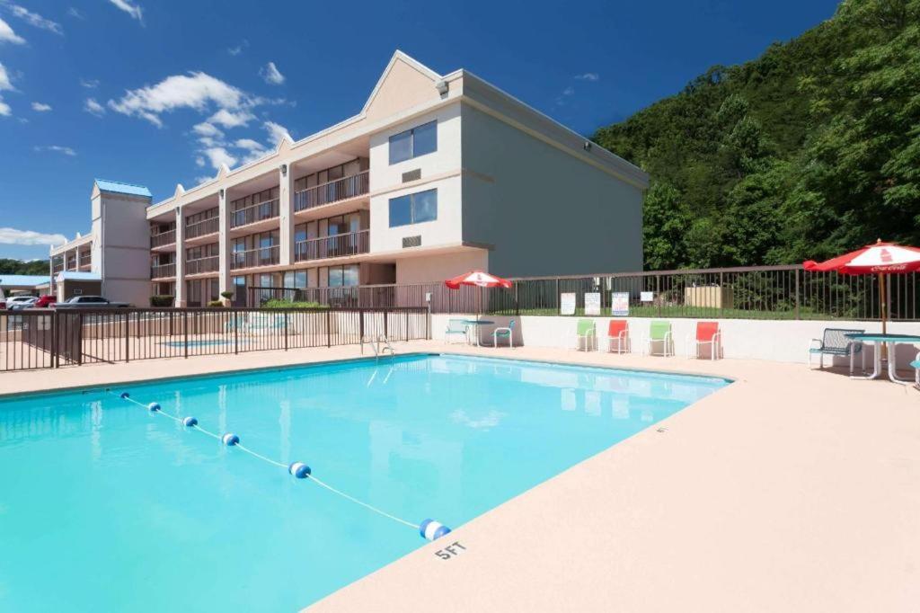 Howard Johnson & Conference Center By Wyndham Hotel 2*