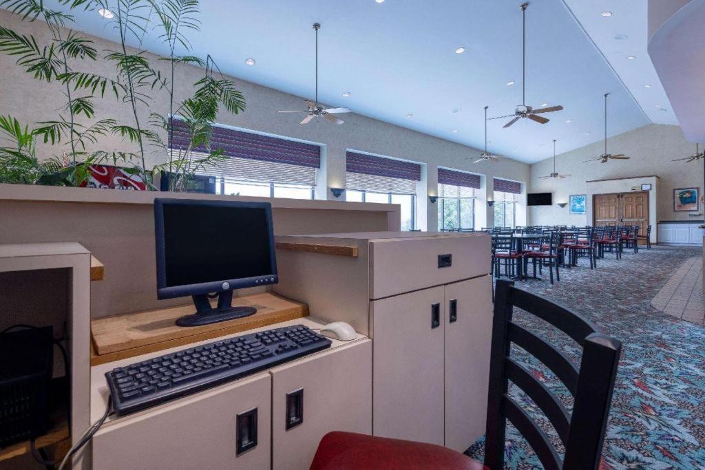 Howard Johnson & Conference Center By Wyndham 2* Salem