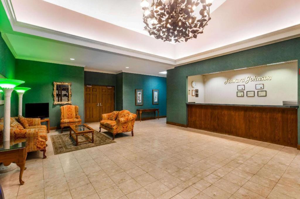 Howard Johnson & Conference Center By Wyndham Hotel Salem