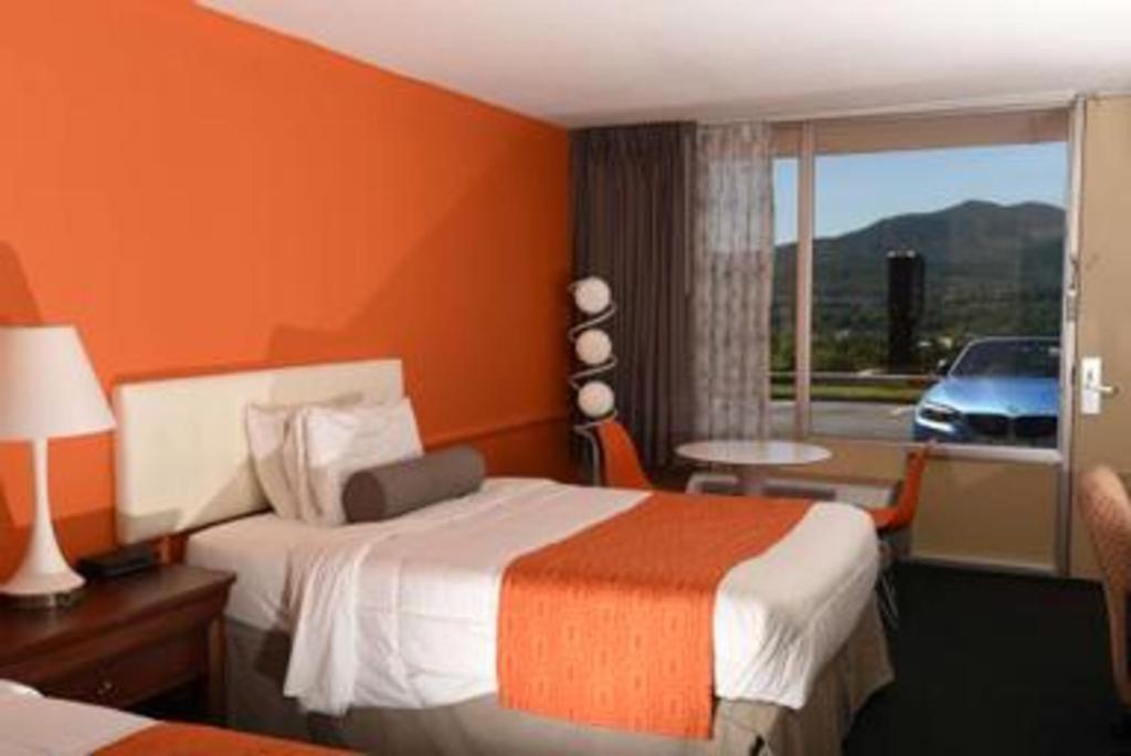 Howard Johnson & Conference Center By Wyndham Hotel 2*