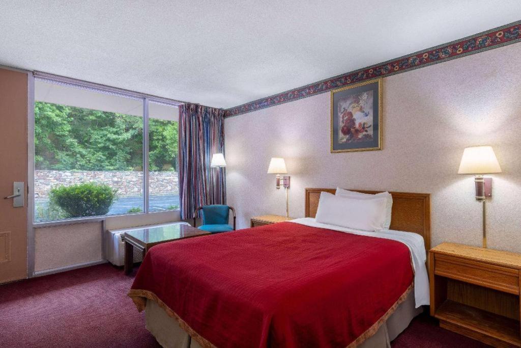 Hotel Howard Johnson & Conference Center By Wyndham