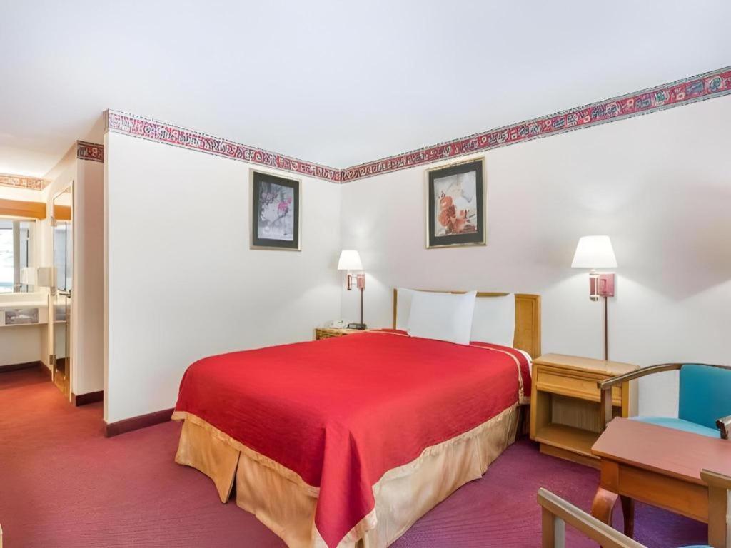 Hotel Howard Johnson & Conference Center By Wyndham Salem