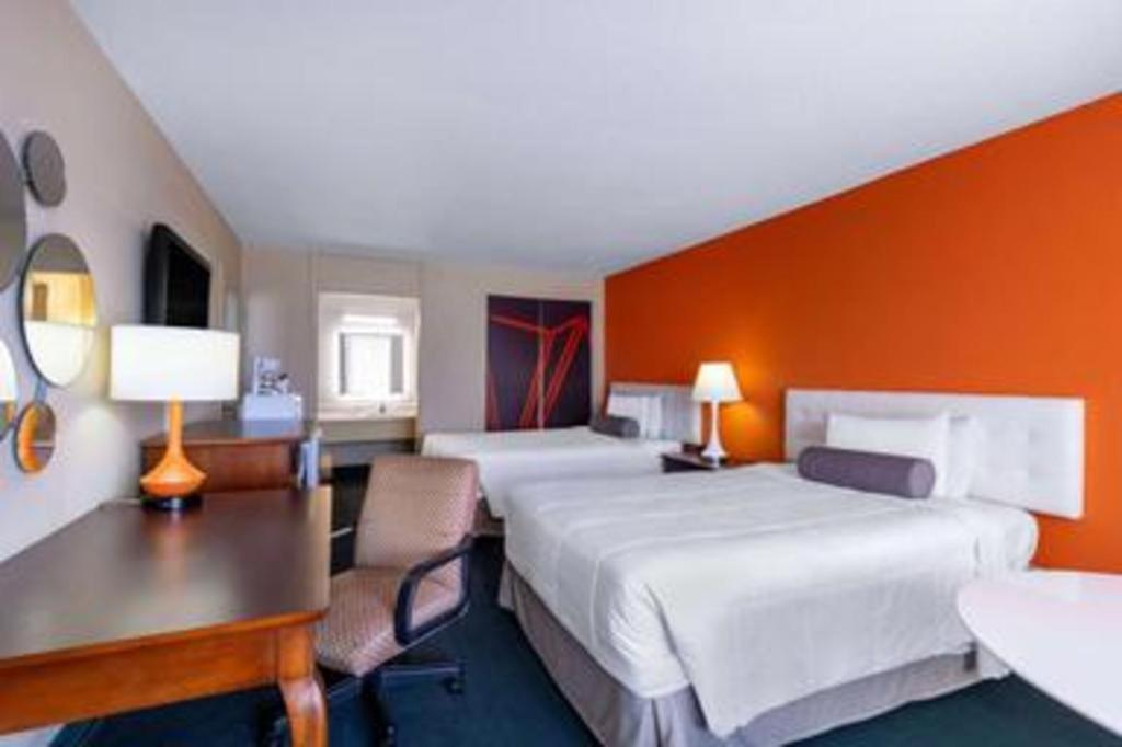 Hotel Howard Johnson & Conference Center By Wyndham 2*