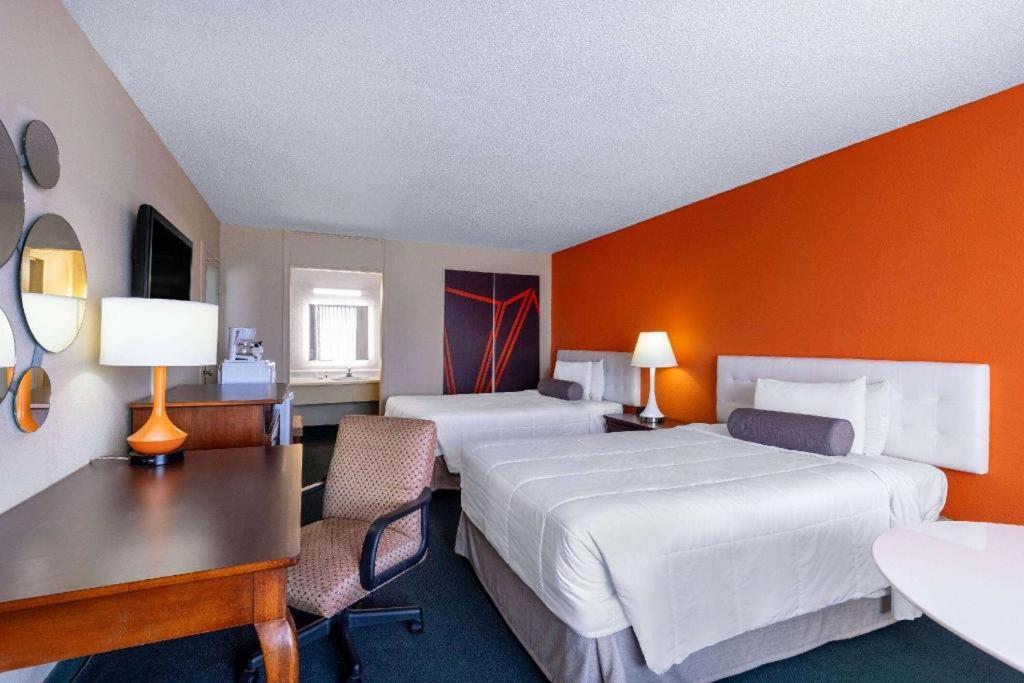 Hotel Howard Johnson & Conference Center By Wyndham Salem