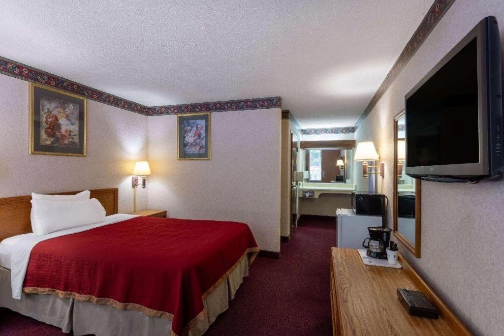 Hotel Howard Johnson & Conference Center By Wyndham 2*