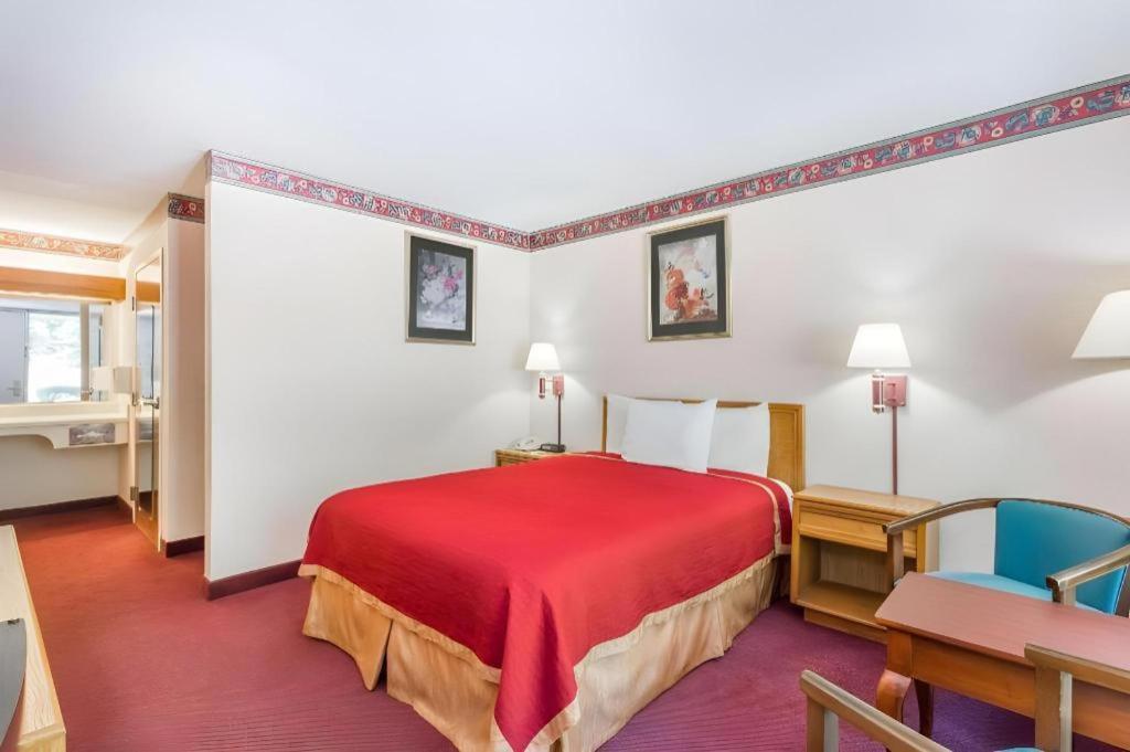 Howard Johnson & Conference Center By Wyndham Salem