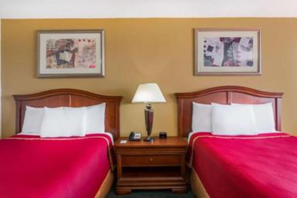 Howard Johnson & Conference Center By Wyndham Hotel Salem