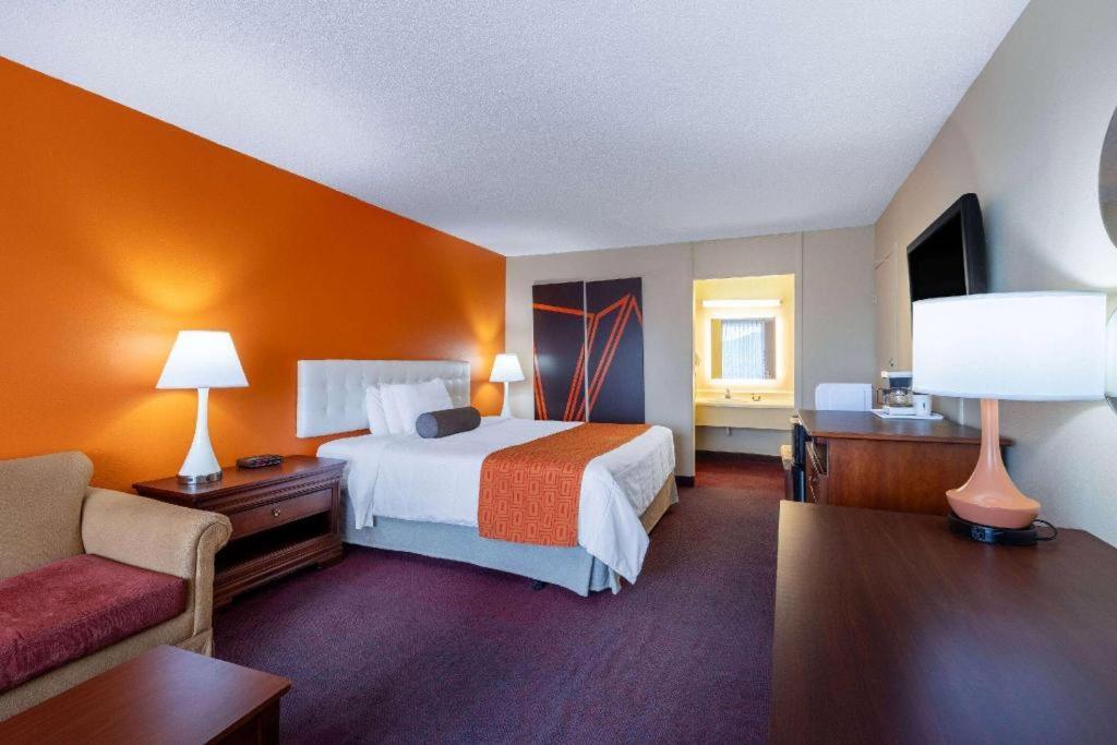 Howard Johnson & Conference Center By Wyndham Hotel Salem