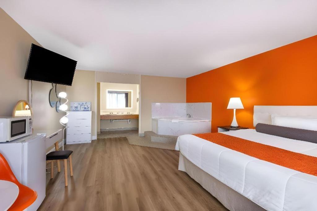 Howard Johnson & Conference Center By Wyndham