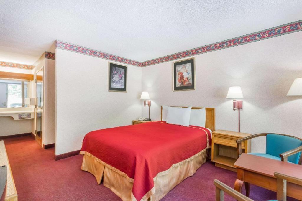 Howard Johnson & Conference Center By Wyndham Hotel Salem